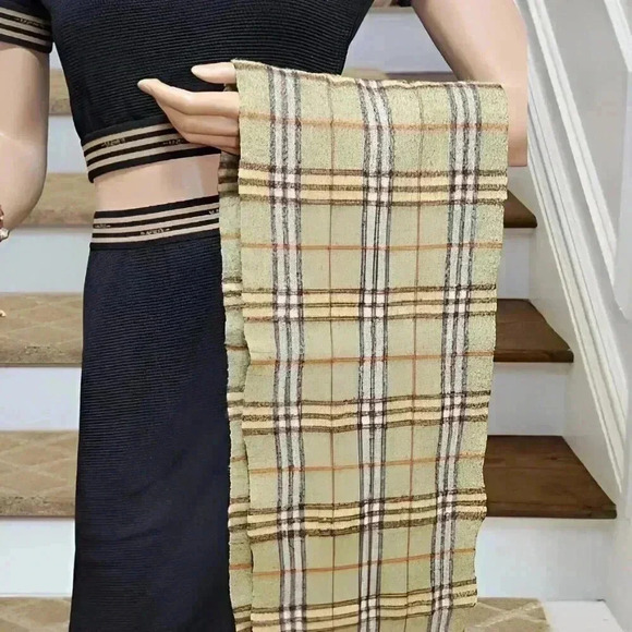 Burberry House Check πππ% πππ¬π‘π¦ππ«π Fringe Scarf - Picture 10 of 11